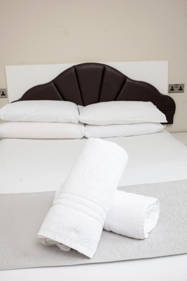 The R Inn Hotel Desborough Esterno foto